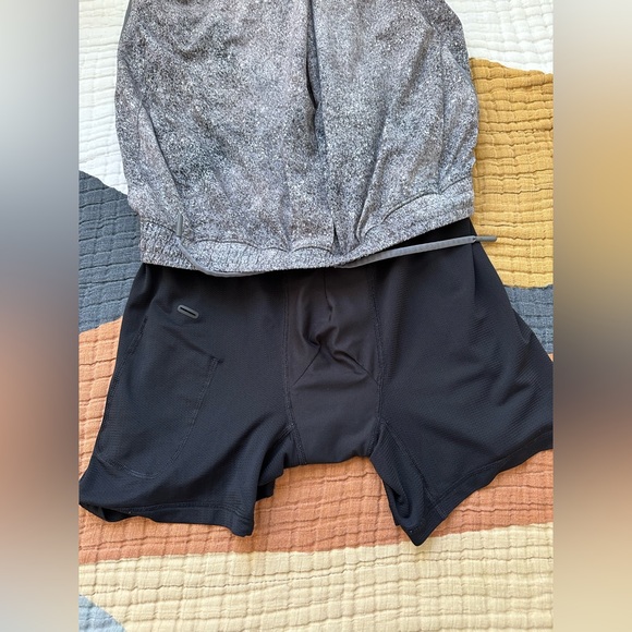 EUC Lululemon Pace Breaker Short 7” - Picture 7 of 8
